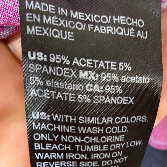 Chico's Travelers Size 4 (20/22) Pink and Black Floral Button-Down Shirt - Picture 9 of 11